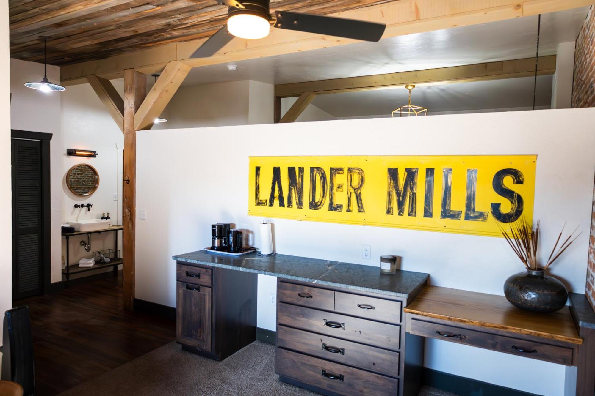 Готель Lander Millhouse Екстер'єр фото